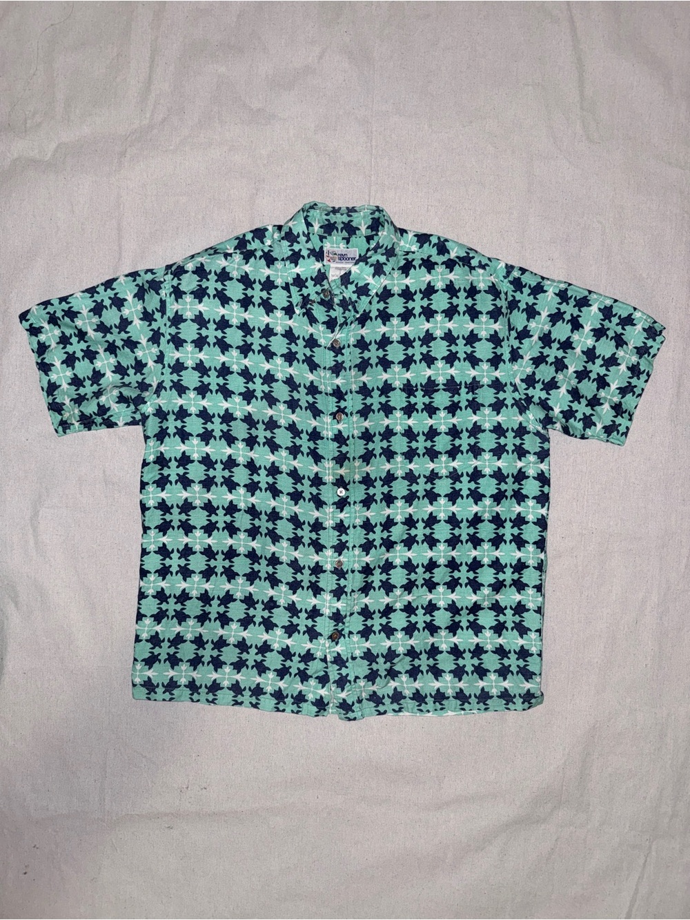 Vintage Reyn Spooner Short Sleeve Button-Up Shirt in Sea Turtle Print